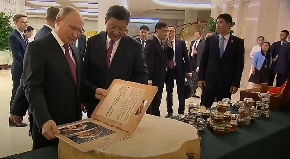 Путин дарит баню лидеру Китая